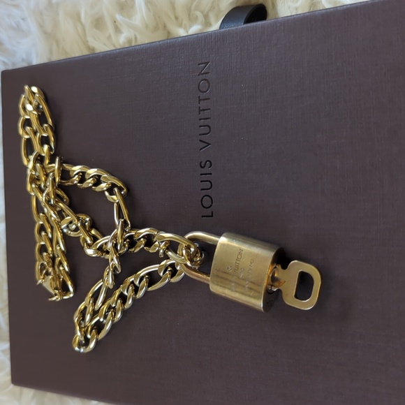 AUTHENTIC LOUIS VUITTON LOCK & KEY.🔥please read the description for details🔥 - Picture 4 of 5